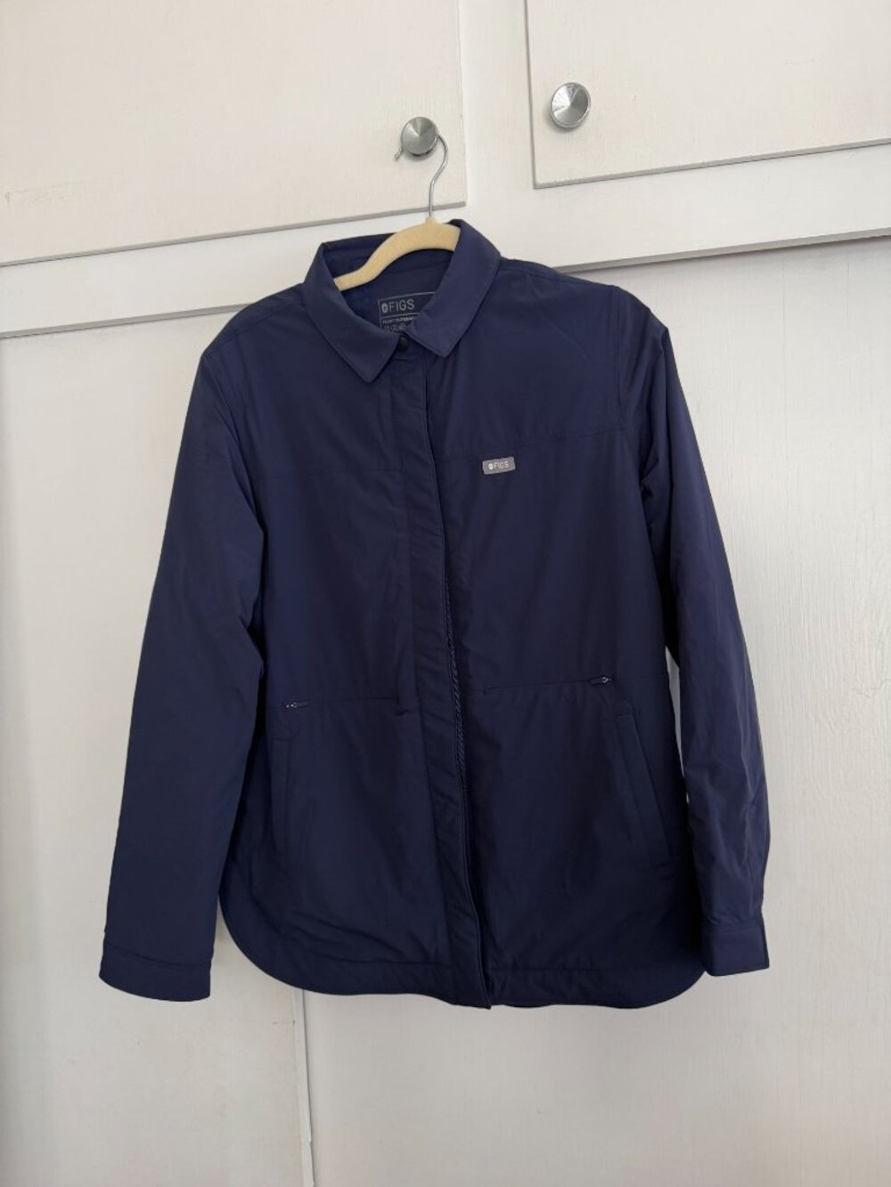 NEW WITH TAGS FIGS NAVY BLUE ON SHIFT FLOAT SHACKET JACKET SZ MEDIUM M NWT WOMEN